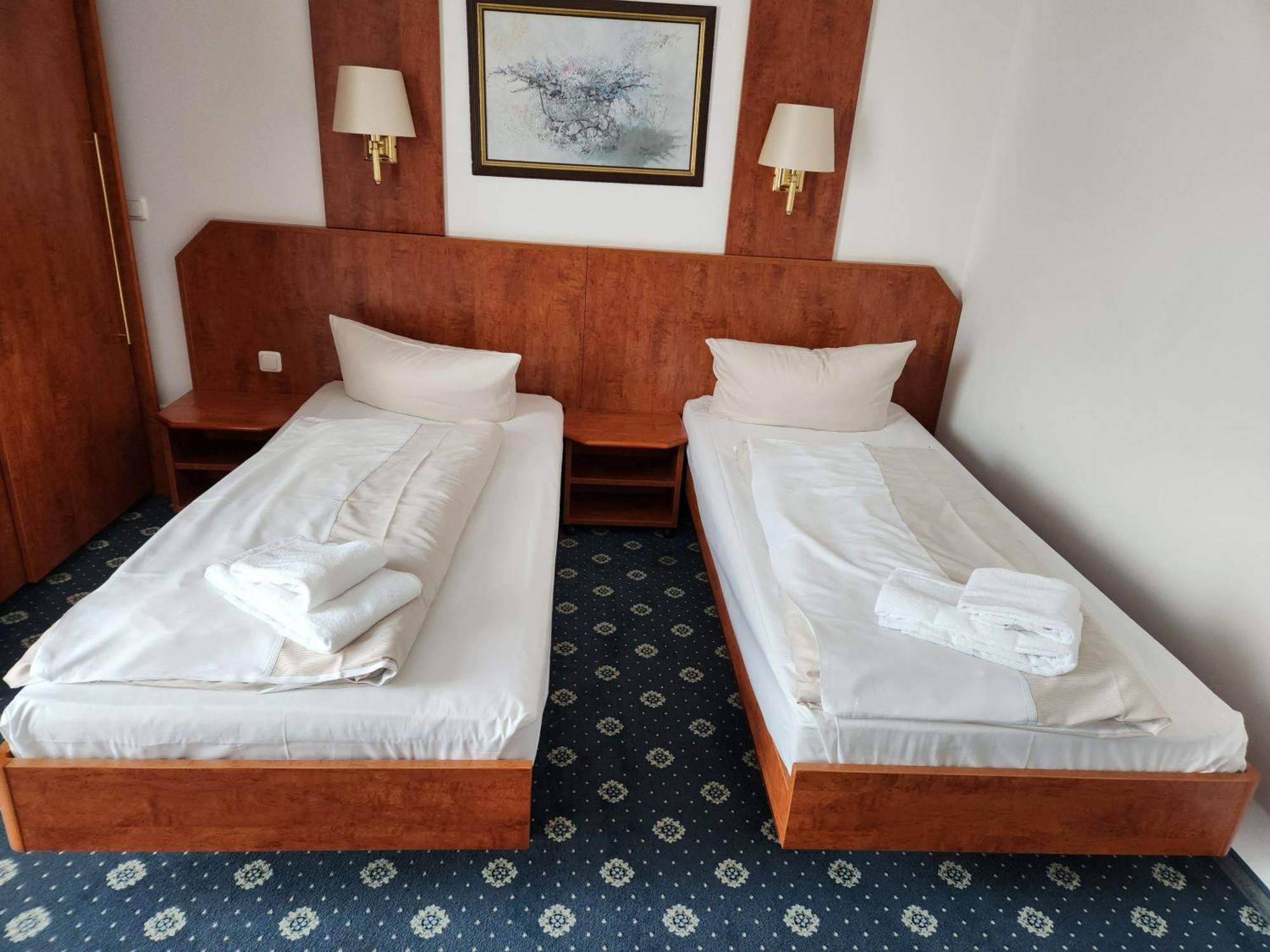 Hotel Hoyers In Pinneberg Prisdorf Dış mekan fotoğraf